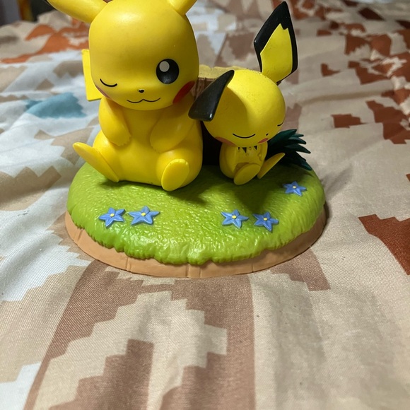 Pokémon official Pikachu & Pichu sitting figure Nintendo creatures Rare - Picture 7 of 9